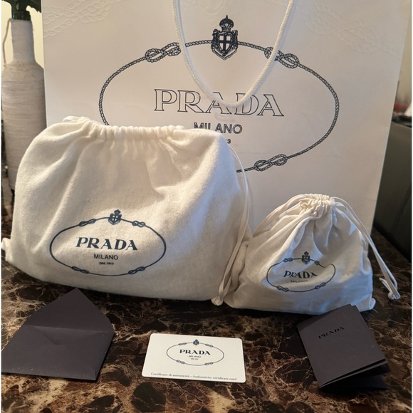 Prada Re-Edition 2005 handbag - Picture 10 of 12